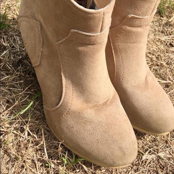 size 7 booties - Picture 2 of 3